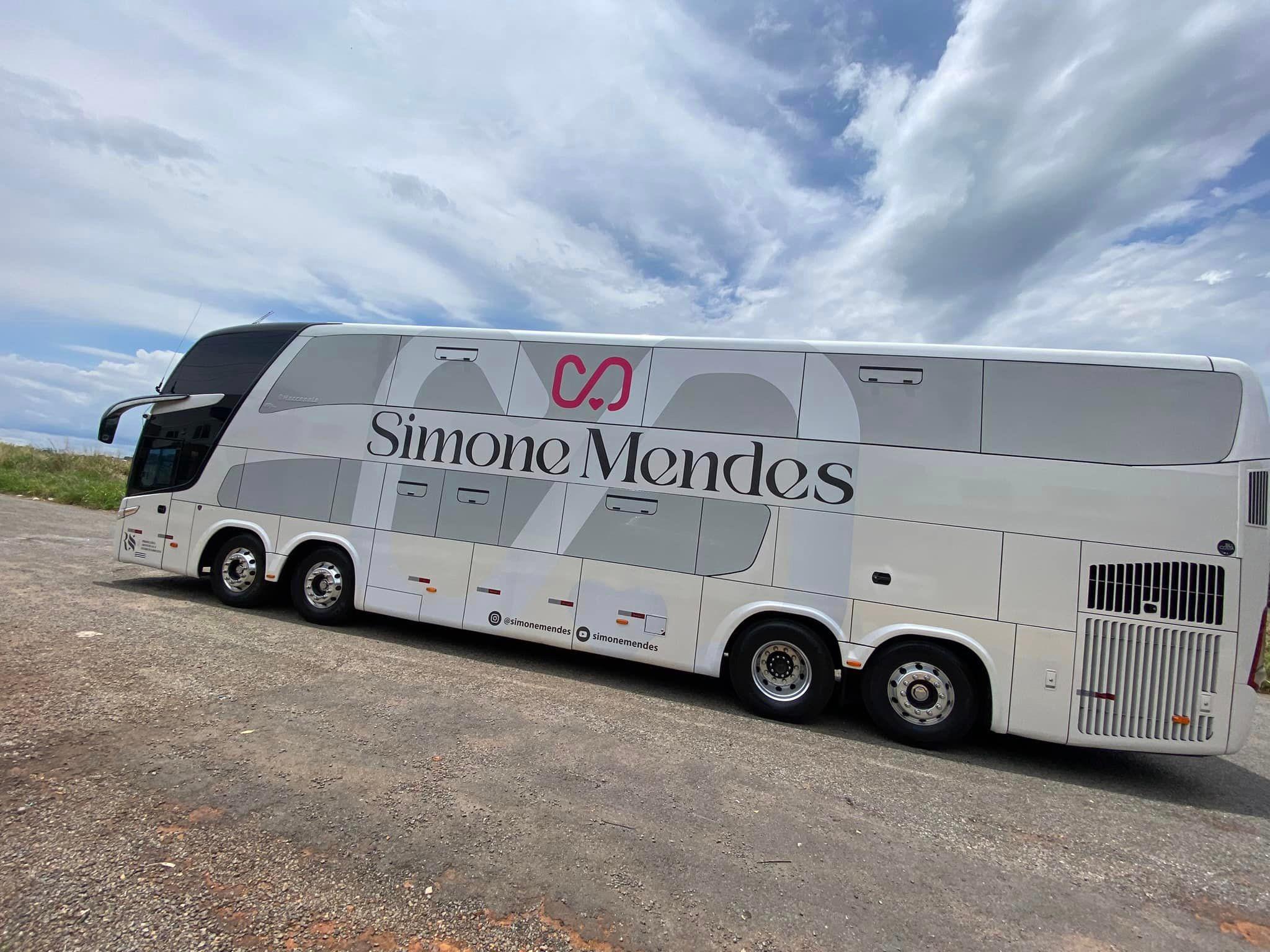 Novo designer de ônibus com marca de Simone Mendes