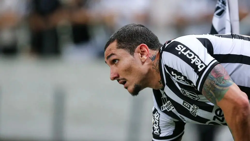 Vina em ação pelo Ceará