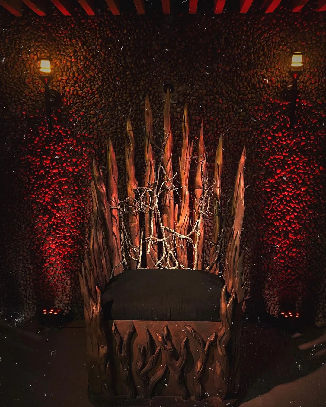 Depot traz reprodução do famoso trono da saga Game of Thrones