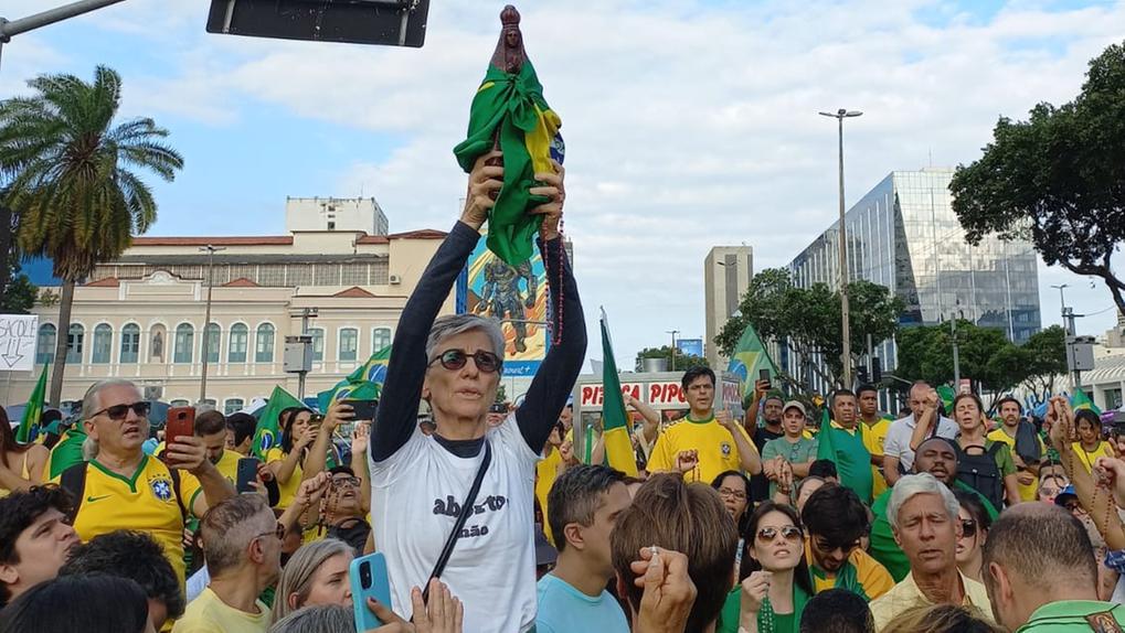 Cássia Kis em manifestação bolsonarista no Rio de Janeiro
