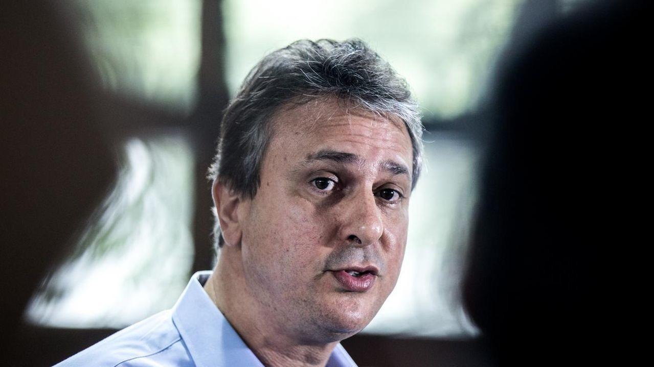 O senador eleito Camilo Santana em entrevista coletiva