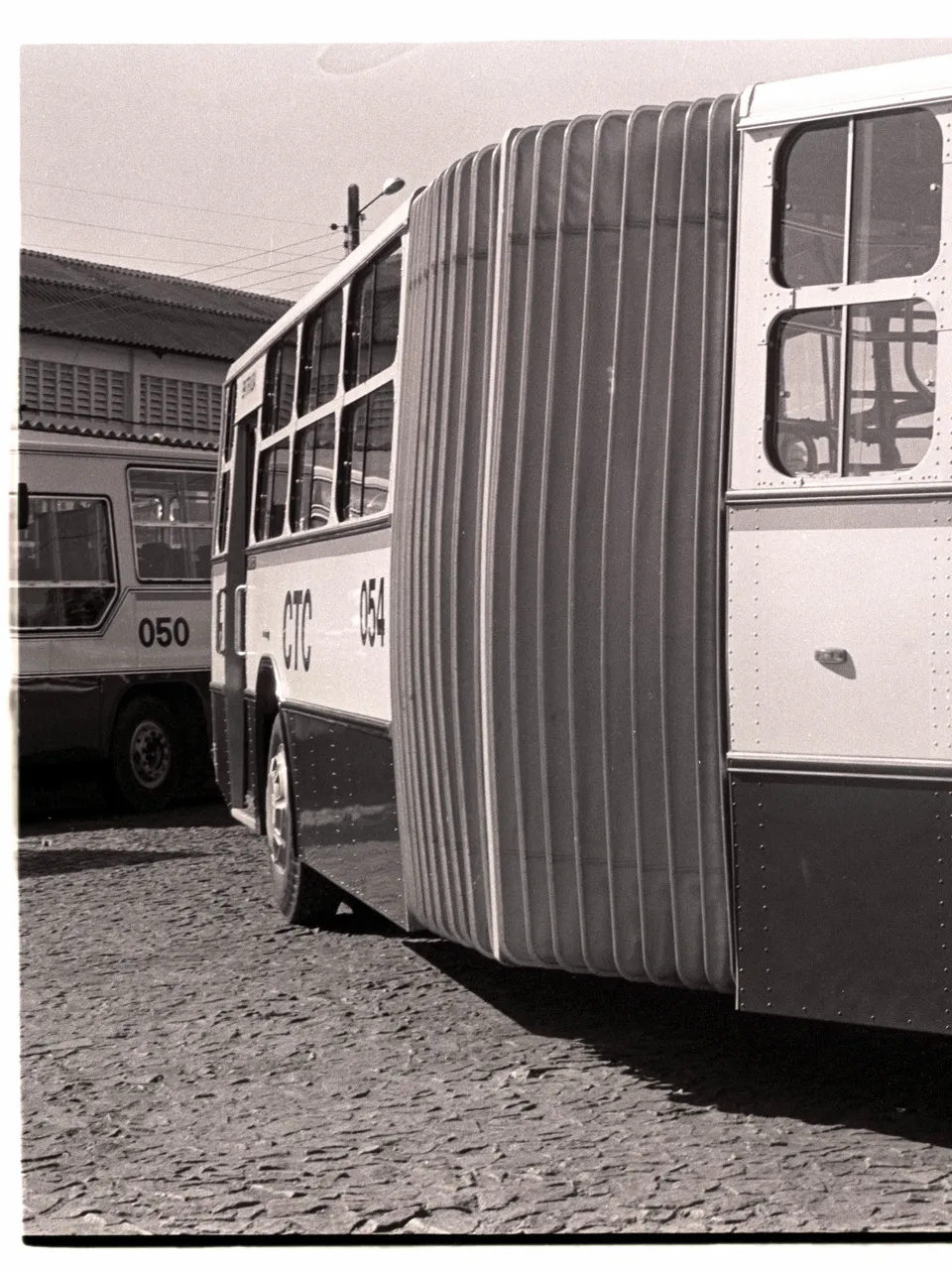 Ônibus articulados foram implantados em 1990 em Fortaleza