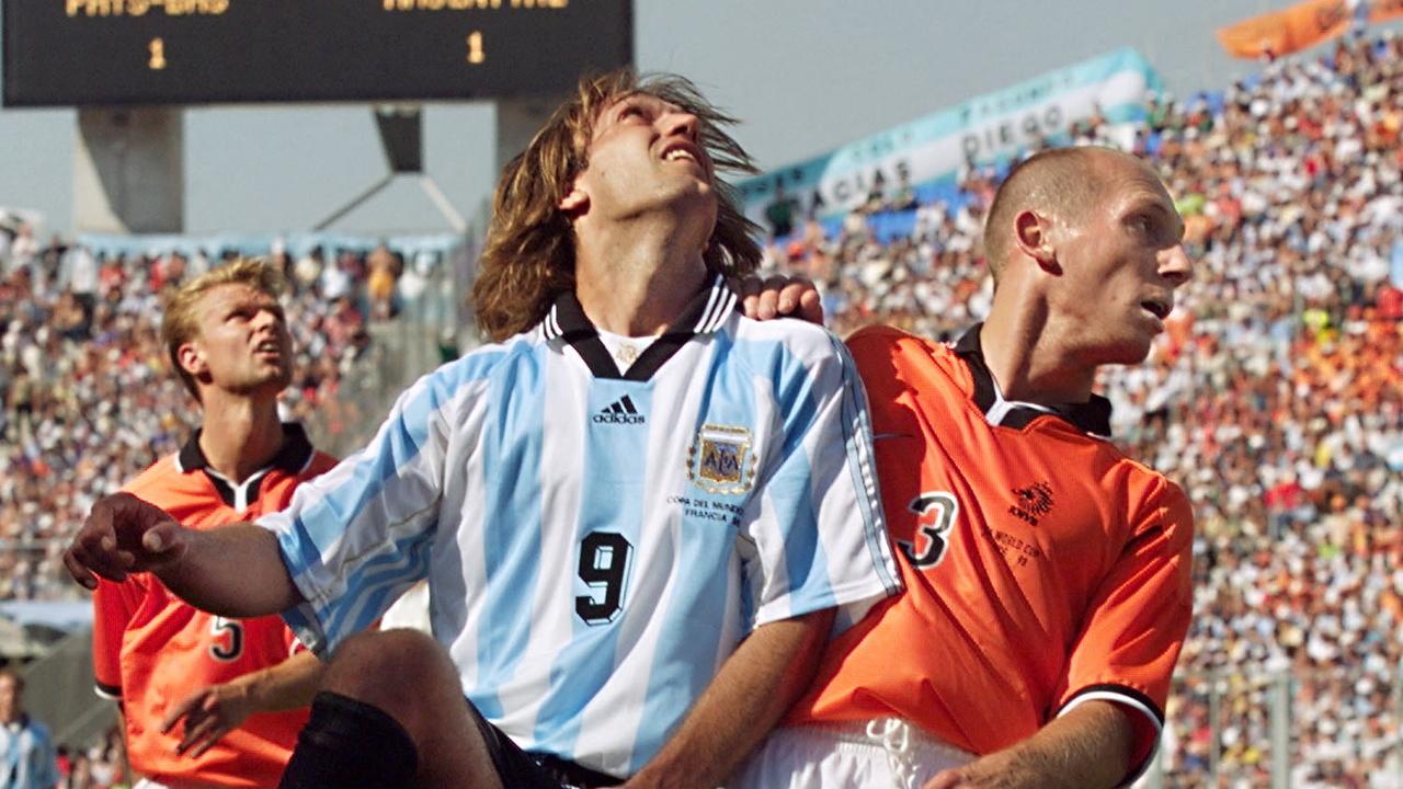 Curiosidades da Copa: entenda a polêmica dos cortes de cabelo da Seleção  Argentina para a Copa de 98 - Copa do Mundo - Diário do Nordeste