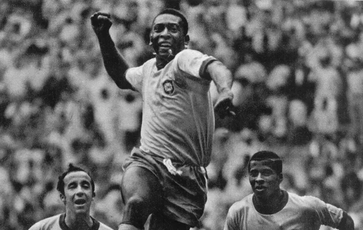 Pelé é o maior jogador de todos os tempos e marcou época na Seleção Brasileira com 3 títulos mundiais