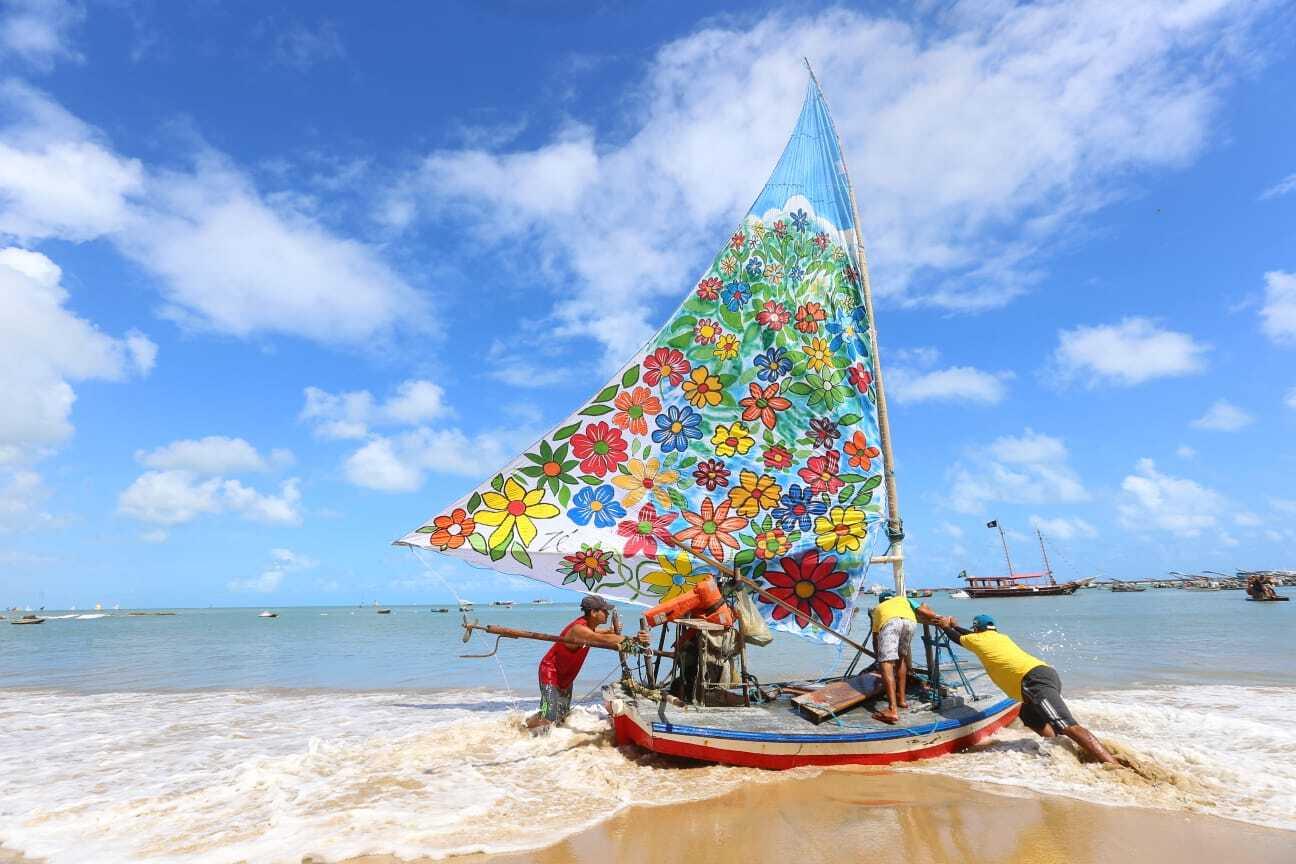 Jangada participante da exposição de flutuantes Aquavelas da 12ª edição do Encontro Sesc Povos do Mar, 20 de novembro de 2022