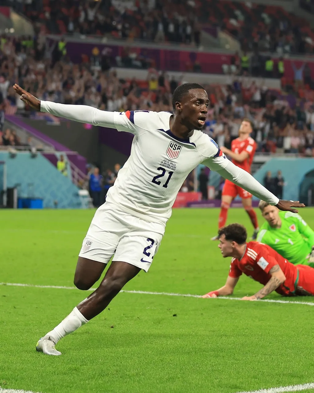 Wear marcou o primeiro gol do jogo, abrindo o placar para os americanos