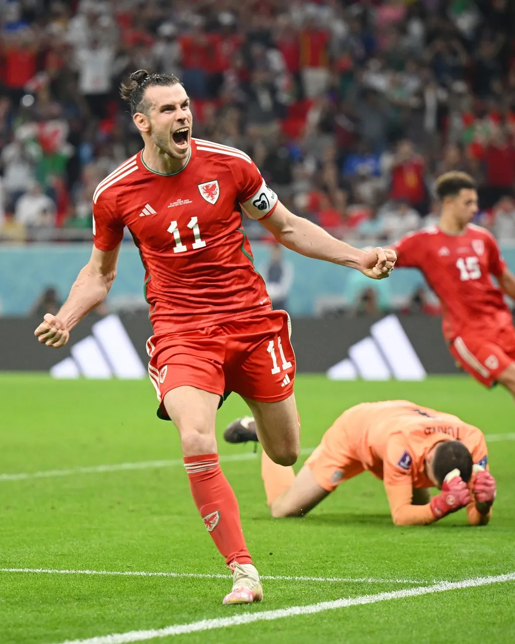 Bale empatou o jogo para Gales, de pênalti