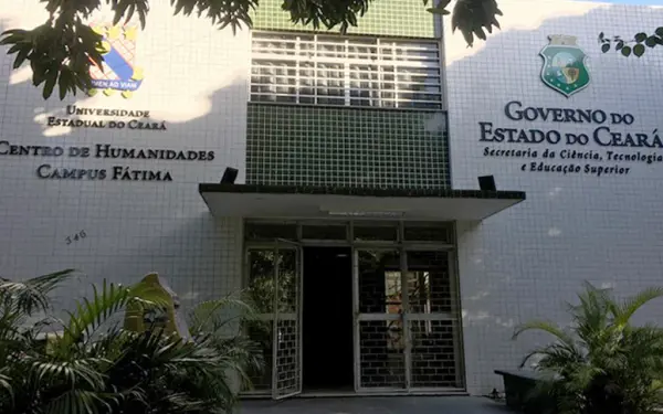 Fachada do Centro de Humanidades do Campus Fátima da Universidade Estadual do Ceará