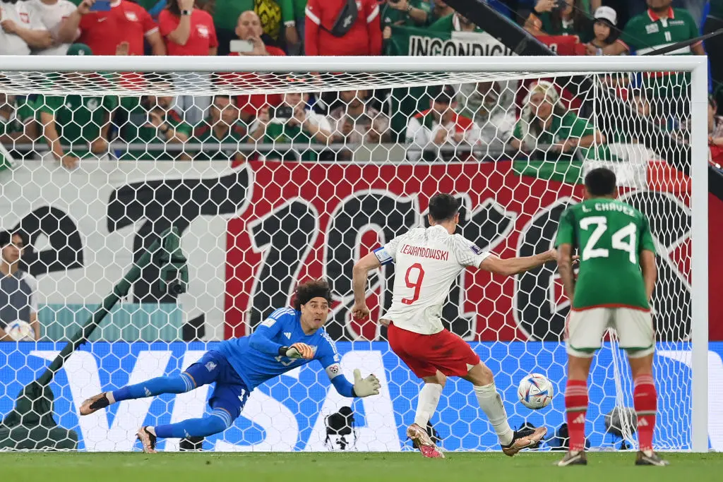 Foto do jogo entre México e Polônia