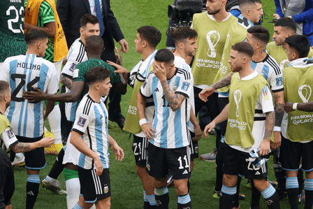 Brasil leva goleada da Argentina e é eliminado da Copa do Mundo