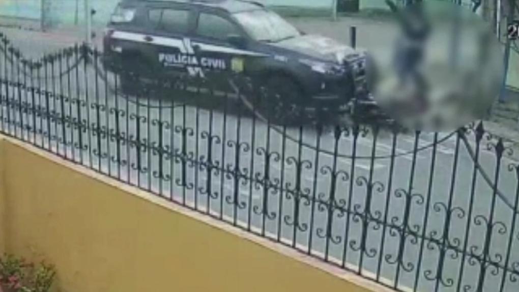 Viatura da Polícia Civil atropela e mata motociclista em Fortaleza
