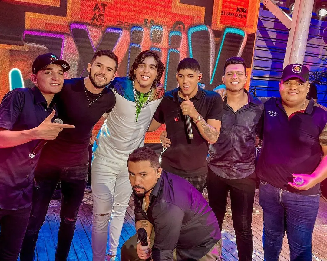 Wylker ao lado de João Gomes, Nattan, Xand Avião Vitor Fernandes e Tarcísio do Acordeon