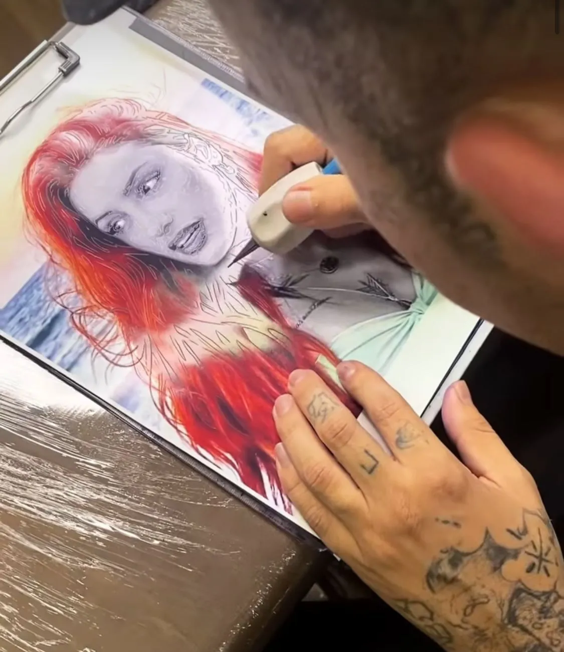 A tatuagem foi feitas nas costas