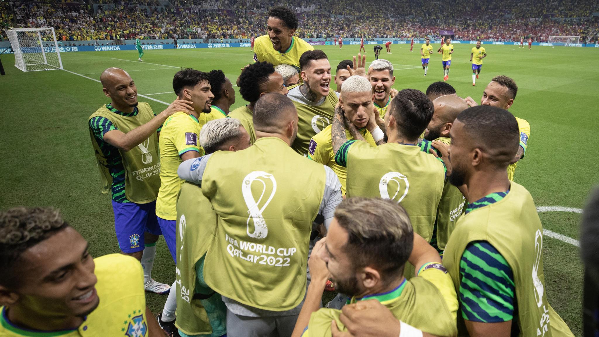 Ataque brilha e Brasil “se classifica” para as quartas em 30 minutos