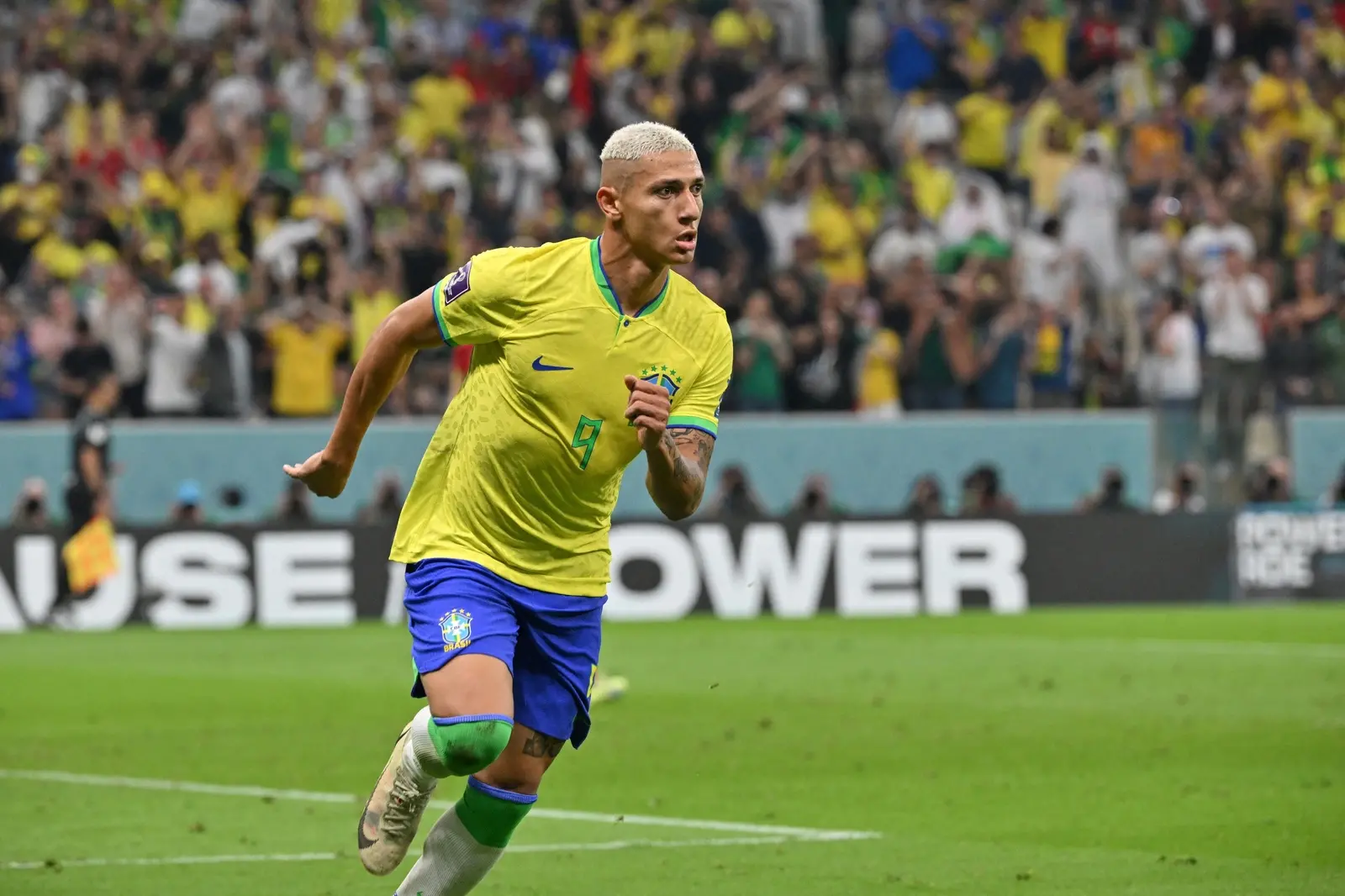 Richarlison comemora gol pela Seleção Brasileira