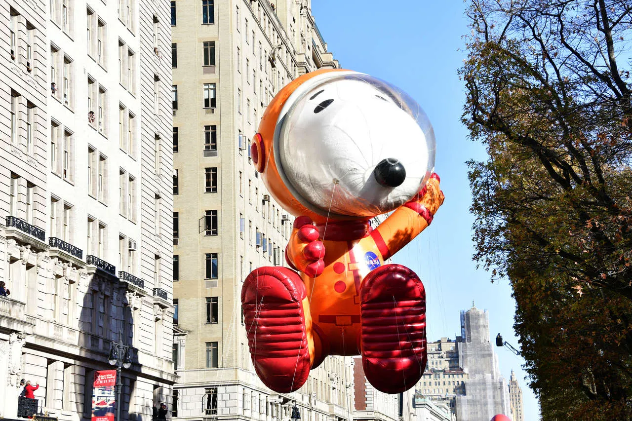 Boneco do Snoopy no desfile do Papai Noel, em Nova York