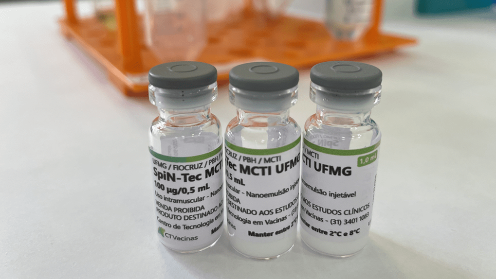 Frascos da vacina brasileira desenvolvida por pesquisadores da Universidade Federal de Minas Gerais