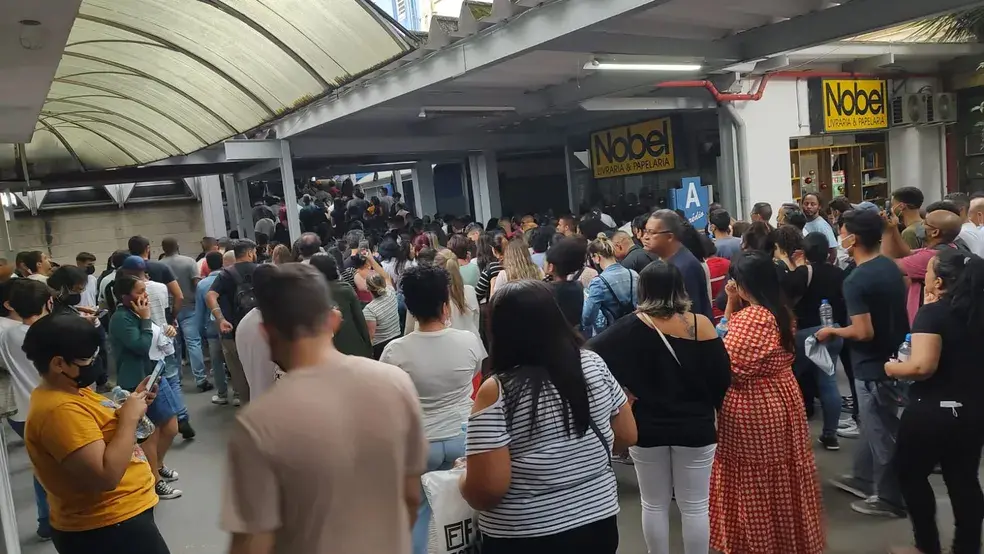 Imagem da notícia: Após atraso, candidatos relatam cancelamento de prova do concurso do INSS em São Paulo 