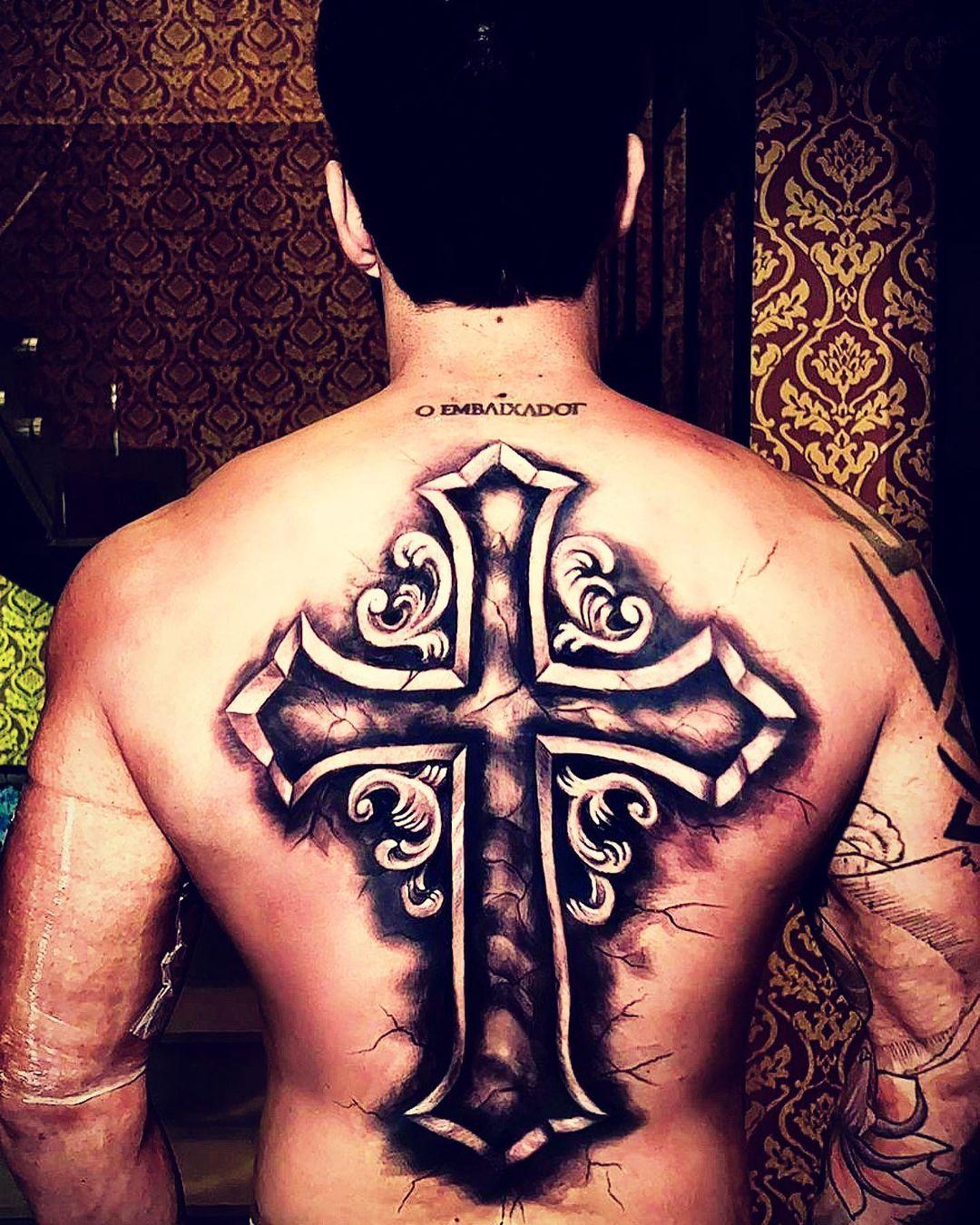 Gusttavo Lima faz tatuagem 'gigante' nas costas; veja imagem ...