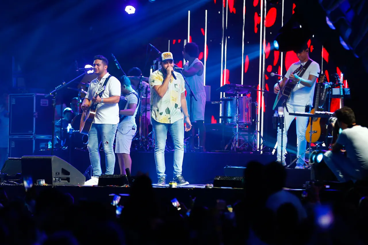 Cantores sertanejos são nomes em alta nos aplicativos de música