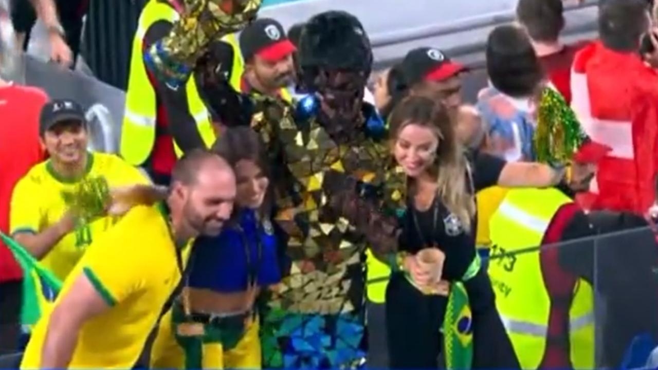 eduardo bolsonaro no catar com a esposa