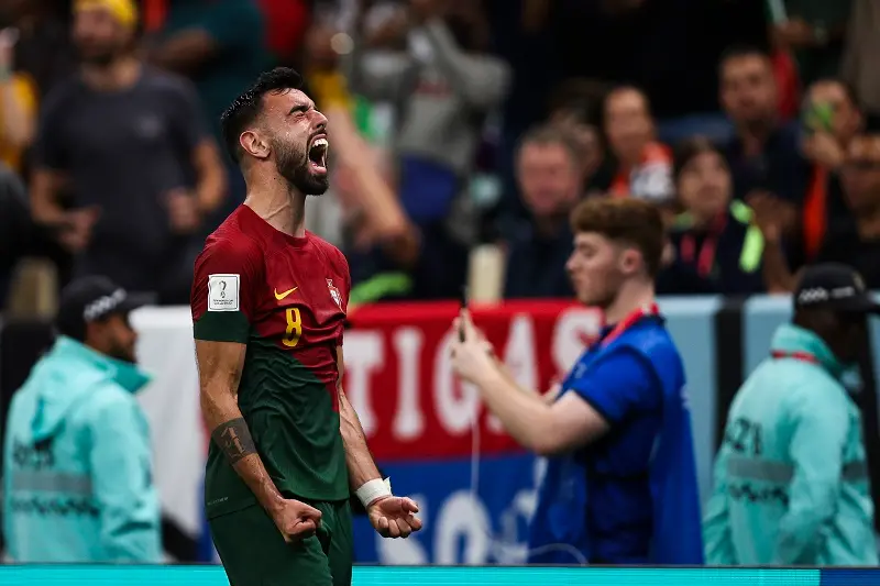 Imagem mostra jogadores de futebol