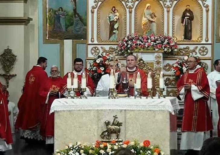Altar de missa para beatificação de Padre Cícero