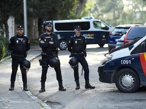esta é uma imagem da policiais espanhóis