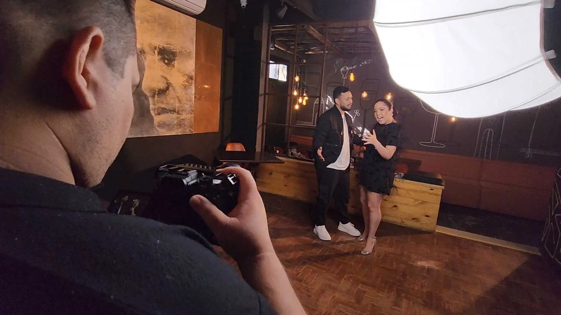 Mari Fernandez investe do próprio bolso em carreira de cantor