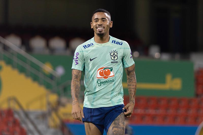 Com dois de Gabriel Jesus, Brasil bate Equador na estreia de Tite