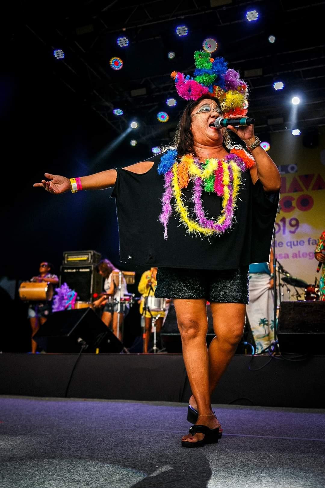 No Carnaval 2019, durante apresentação com o Samba Delas no Aterro da Praia de Iracema