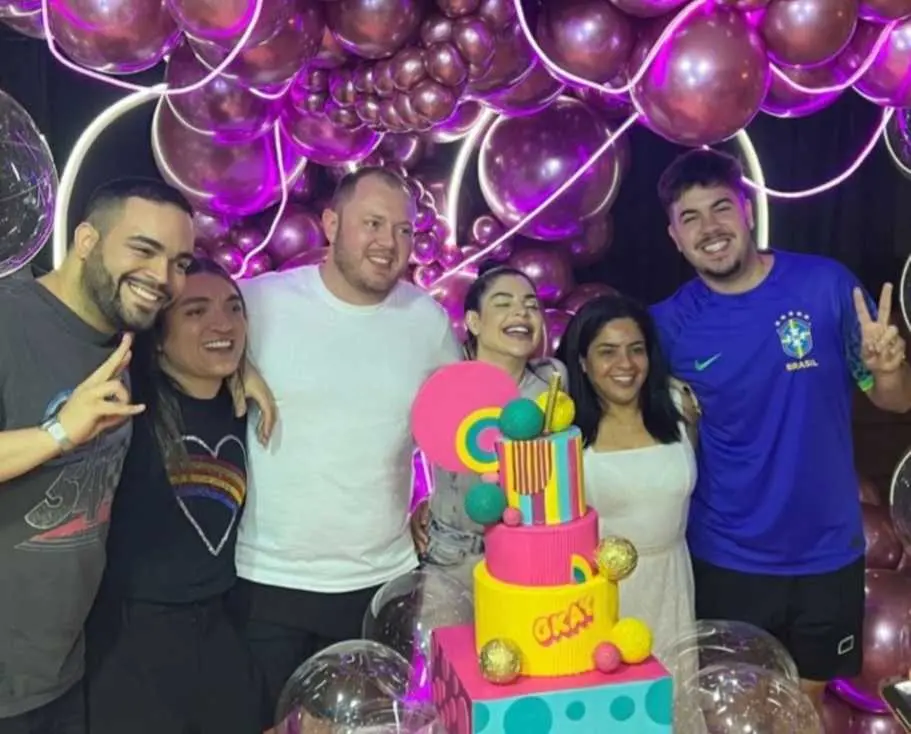 Gkay completou 30 anos sábado (3) e ganhou aniversário surpresa em Fortaleza