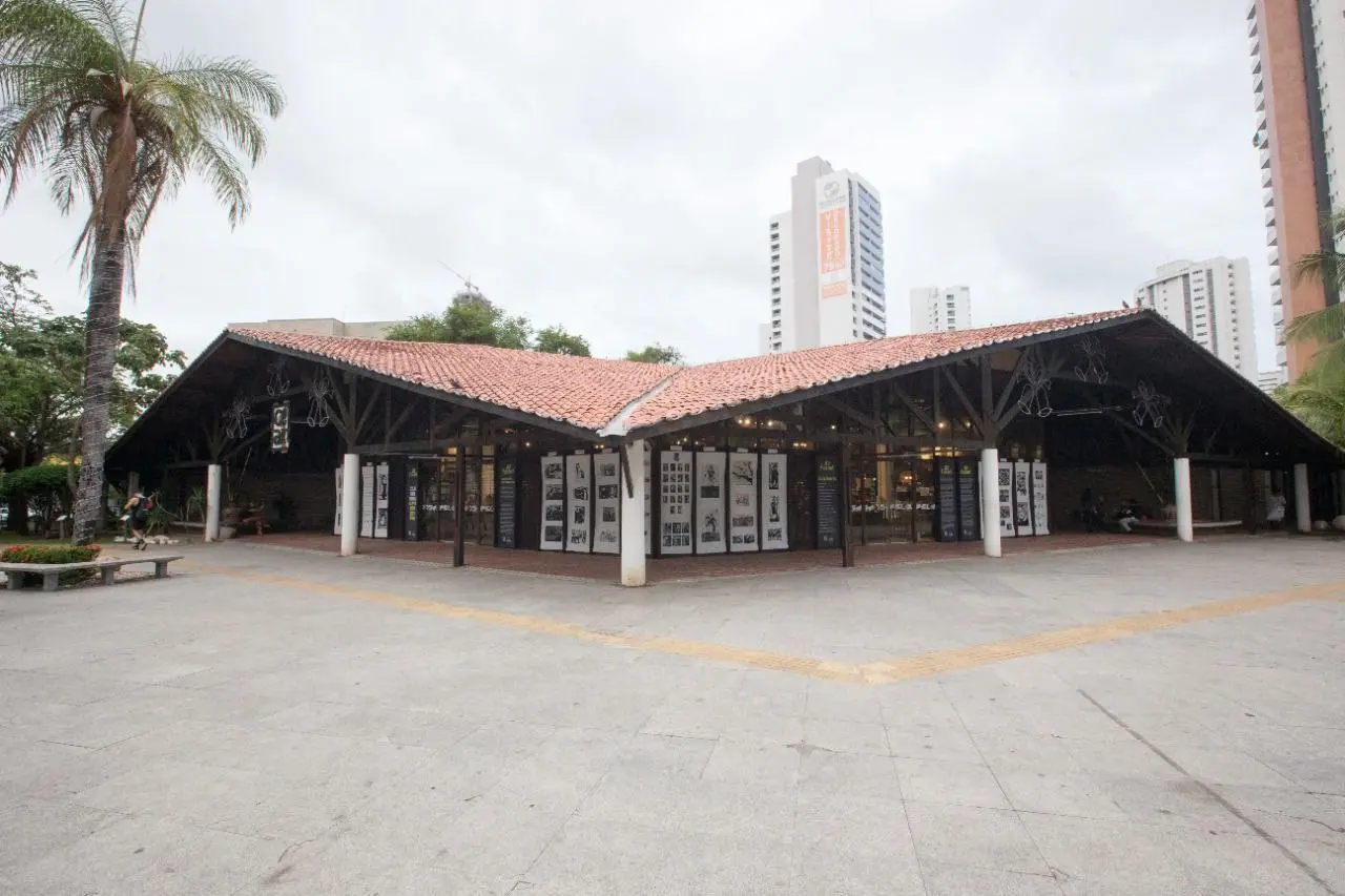 Praça Luíza Távora