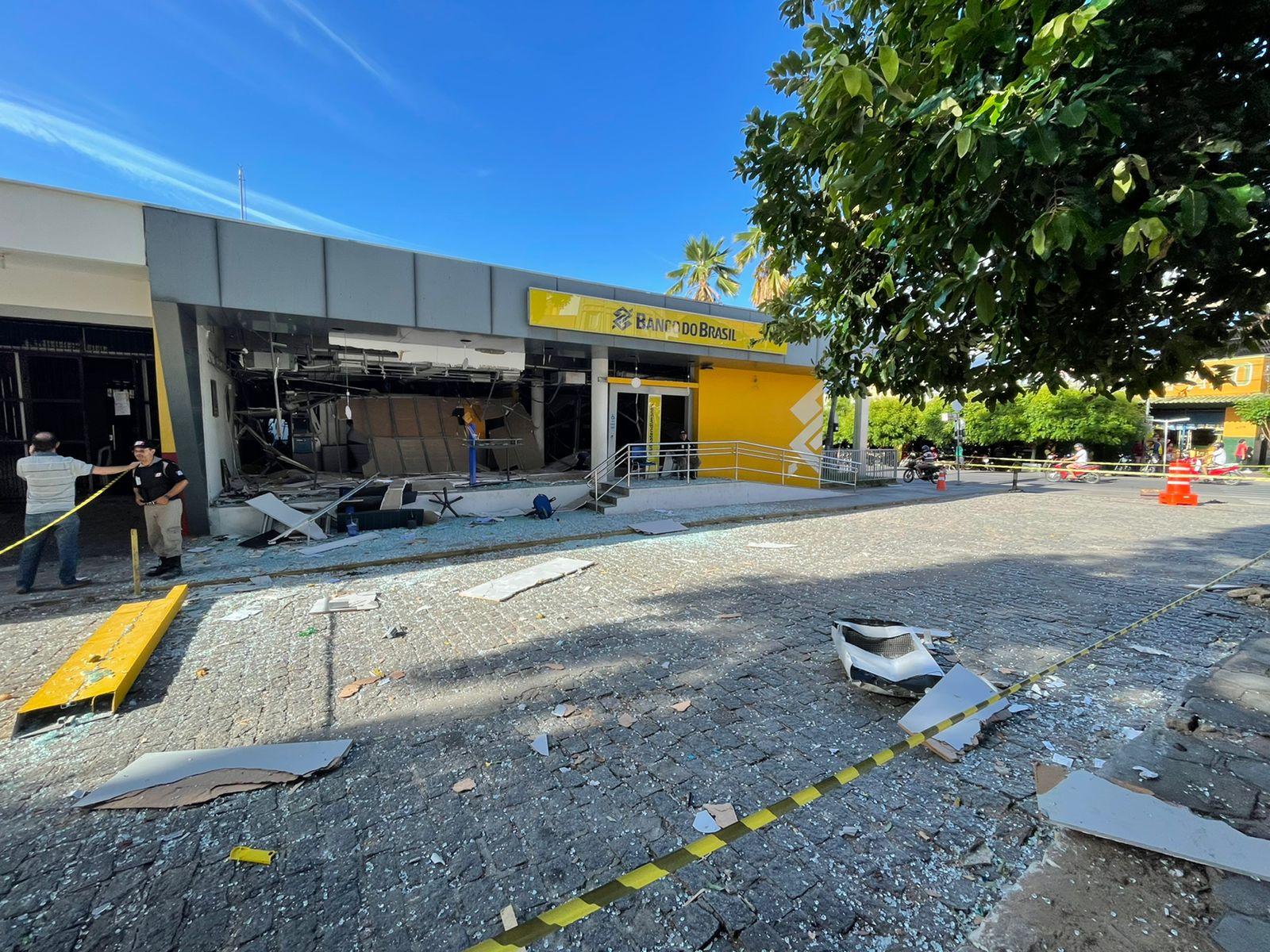 Banco do Brasil de Ipu explodido após ação criminosa registrada na madrugada de 7 de dezembro de 2022