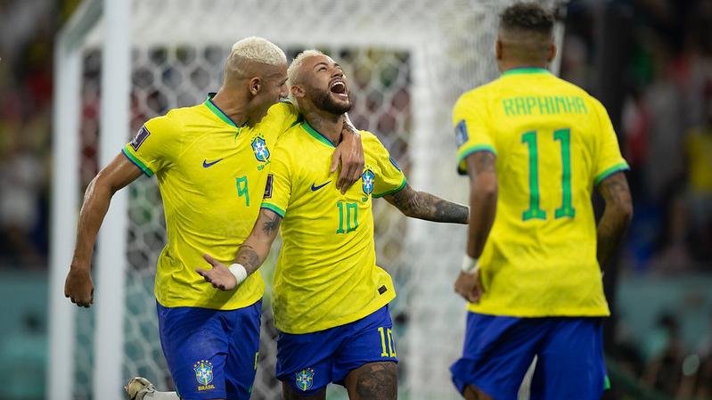 Seleção brasileira joga hoje; Confira o que abre e fecha em