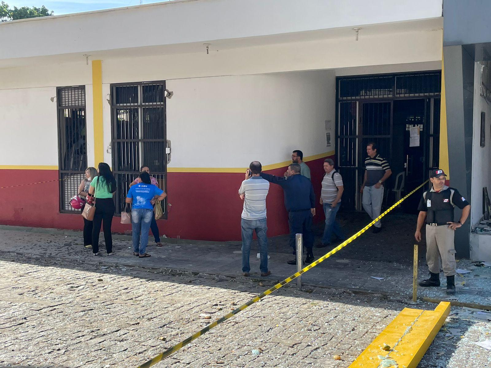 Prefeitura de Ipu interditada após ser atingida por explosão em agência bancária