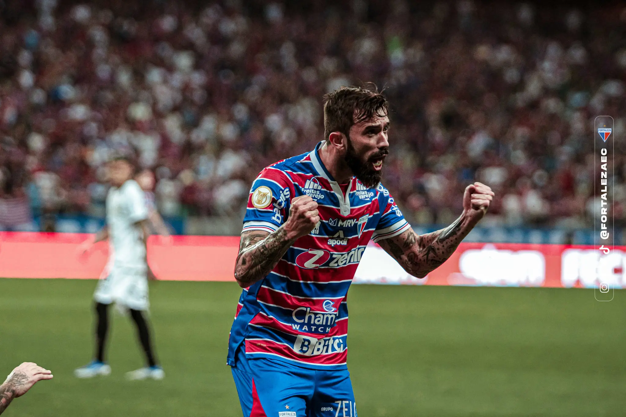 Matheus Vargas comemora gol pelo Fortaleza
