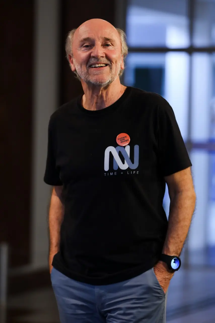 Nos últimos anos tem-se dedicado a estabelecer uma inovadora concepção visual da passagem do tempo através do que vem sendo conhecido como o primeiro 