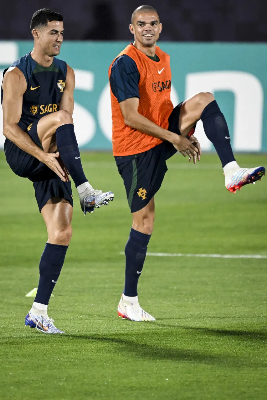 Cristiano Ronaldo treina ao lado de Pepe