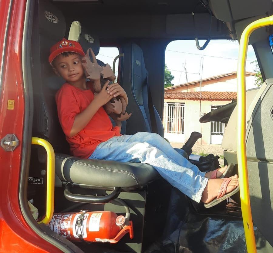 Corpo de Bombeiros do Ceará realiza sonho de garoto de 5 anos em Iguatu