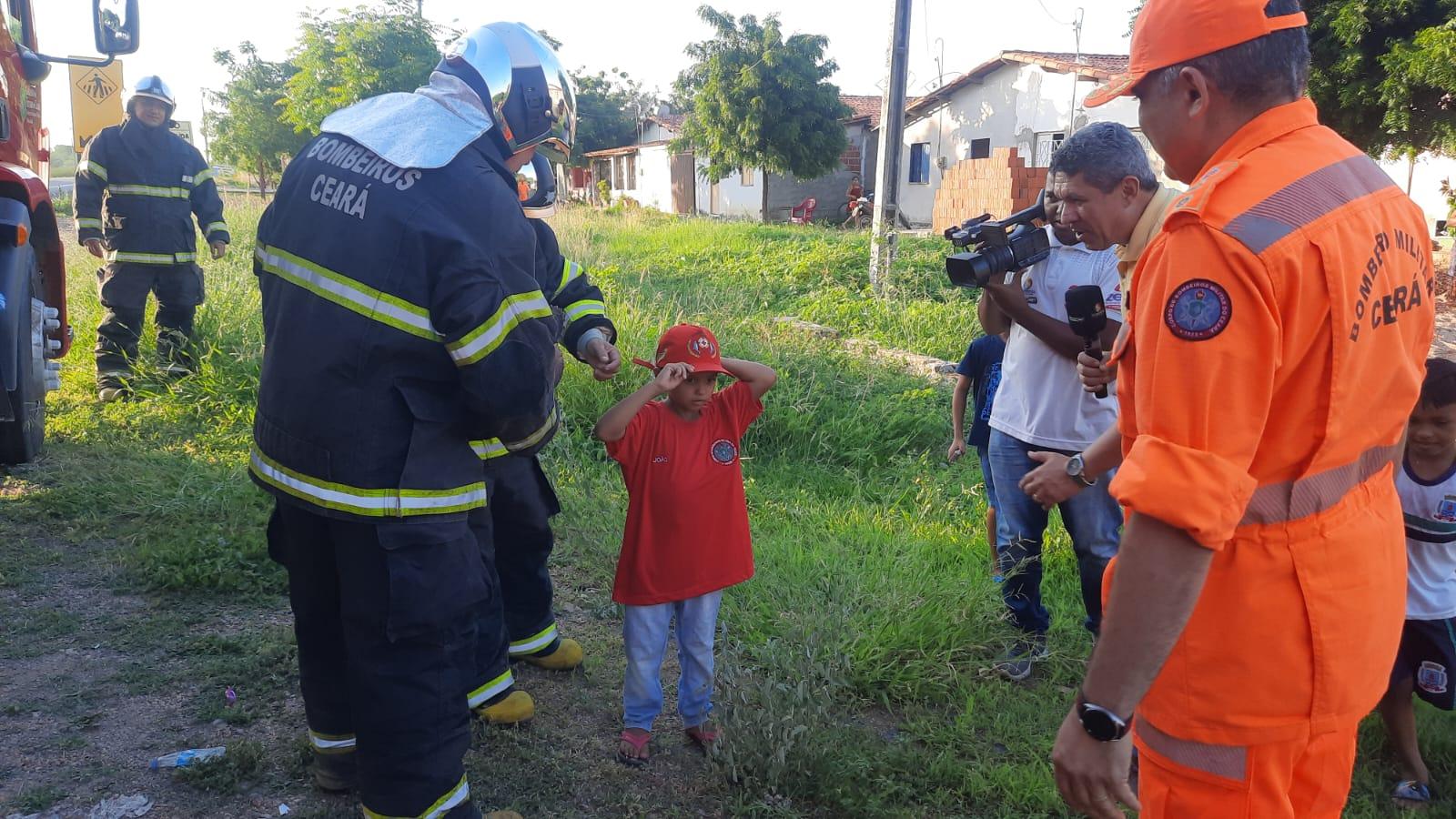 Corpo de Bombeiros do Ceará realiza sonho de garoto de 5 anos em Iguatu