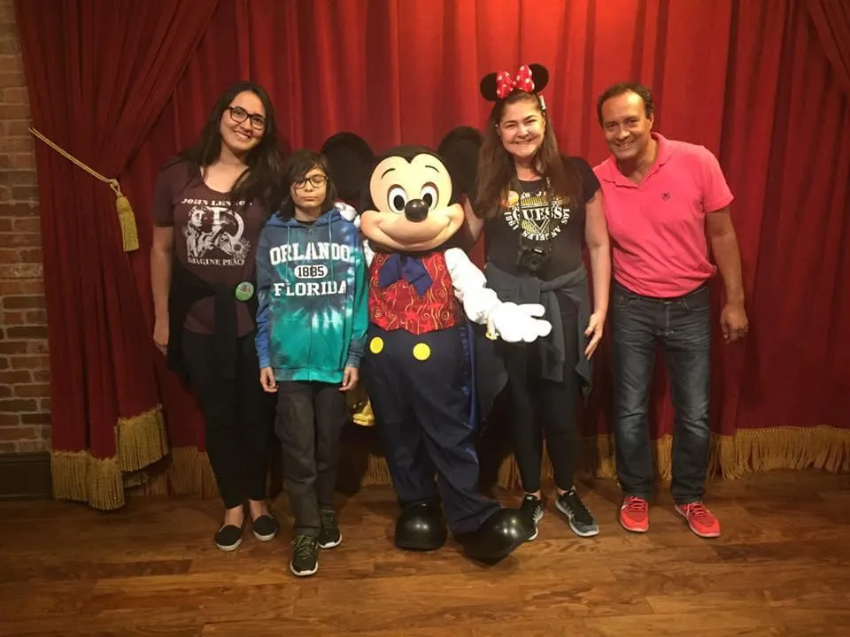 Lara pretende voltar novamente à Disney com sua família