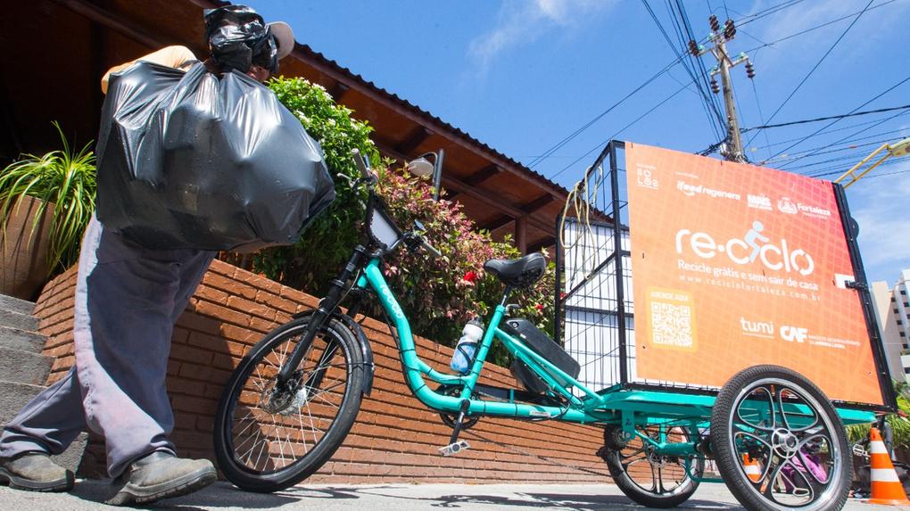 Re-ciclo utiliza triciclos elétricos para incentivar coleta seletiva e gerar renda para catadores de recicláveis
