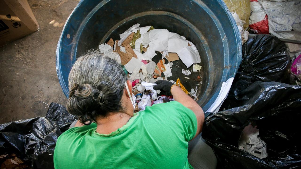 Uma das propostas da Prefeitura para reformular a gestão dos resíduos sólidos em Fortaleza é incluir de maneira mais eficiente a rede de catadores no processo de reciclagem e reaproveitamento de materiais.