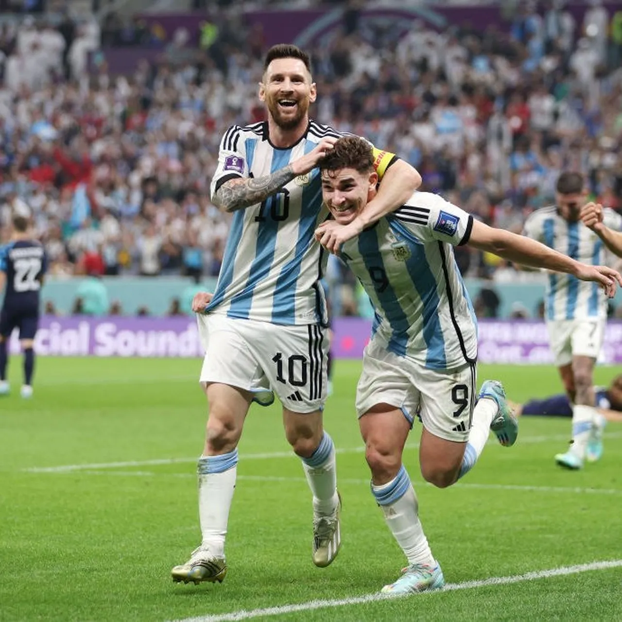 Messi e Alvarez foram os nomes do jogo pela Argentina