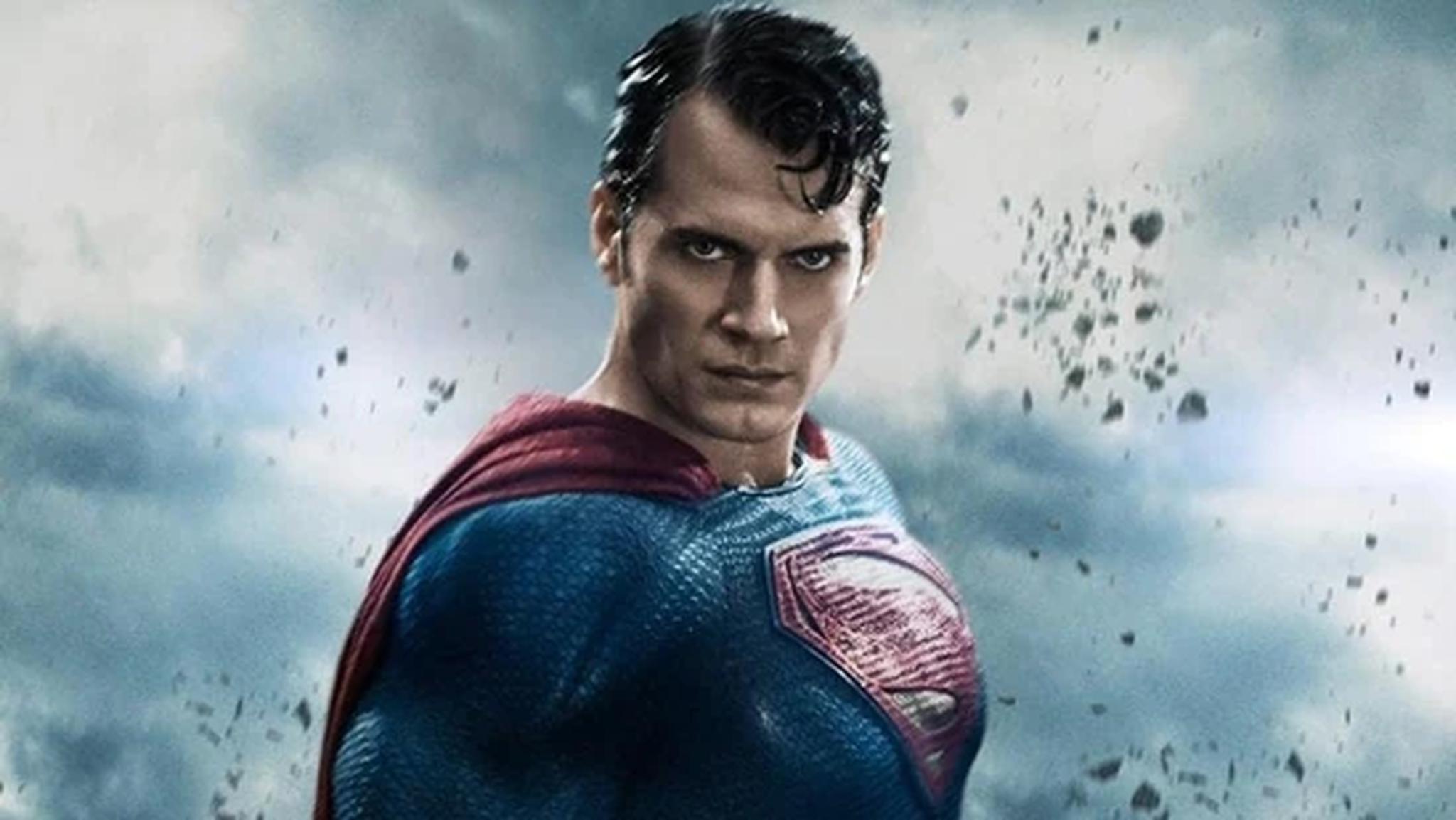 Superman ganhará novo filme e Henry Cavill não estará na obra