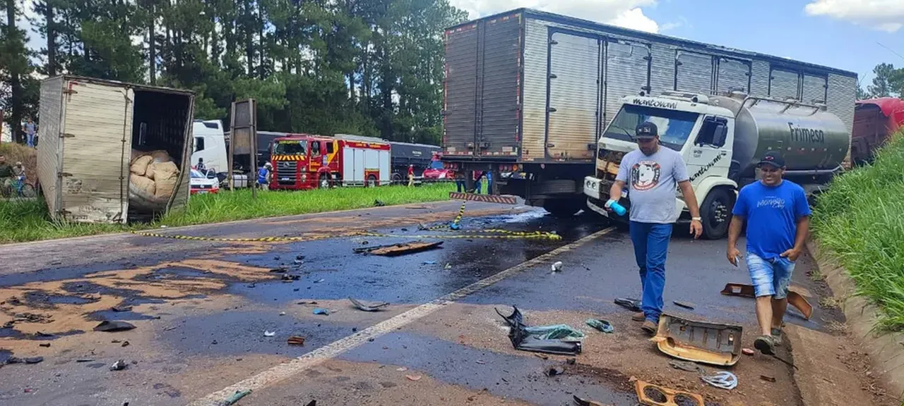 Acidente deixou duas pessoas mortas e oito feridas