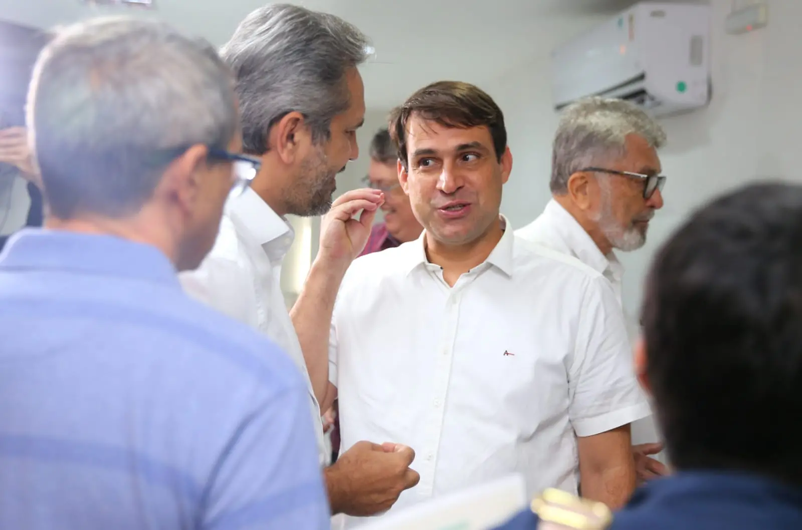 Deputado estadual Salmito Filho acompanhou a reunião. Ele é um dos nomes especulados como secretário do Governo Elmano