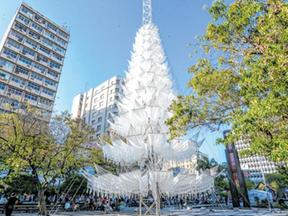 Árvore natalina de redes na Praça do Ferreira, em Fortaleza