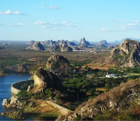 Campo de ilha de pedras, em Quixadá